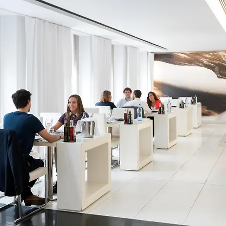 Hotel Doubletree By Hilton Fontana Park 4*