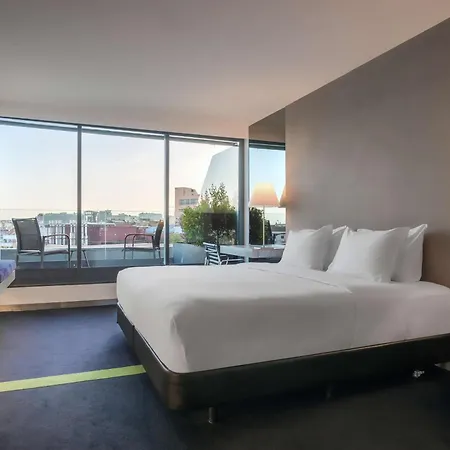 Hotell Doubletree By Hilton Fontana Park 4*