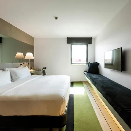 Hotel Doubletree By Hilton Fontana Park